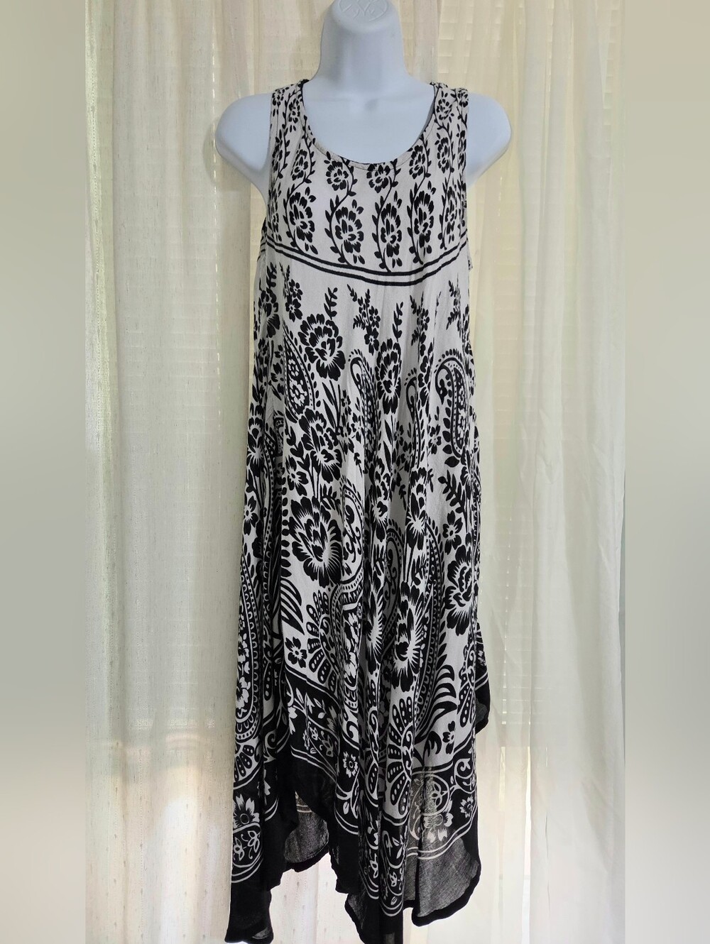 Sleeveless Black and White Maxi Dress with Floral Paisley Print